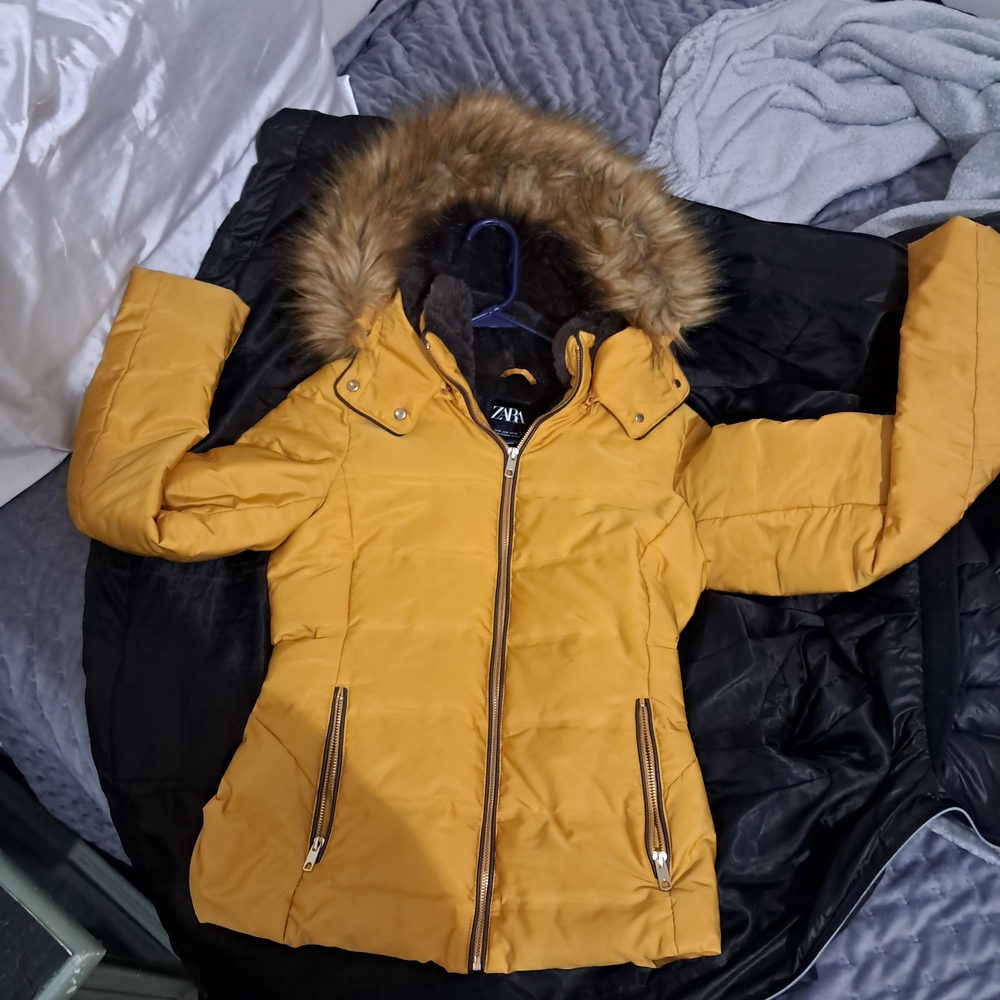 Zara Women's Yellow Puffer Jacket with Faux Fur Hood